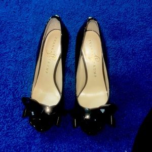 Black leather Ivanka trump heels sz 5-5.5